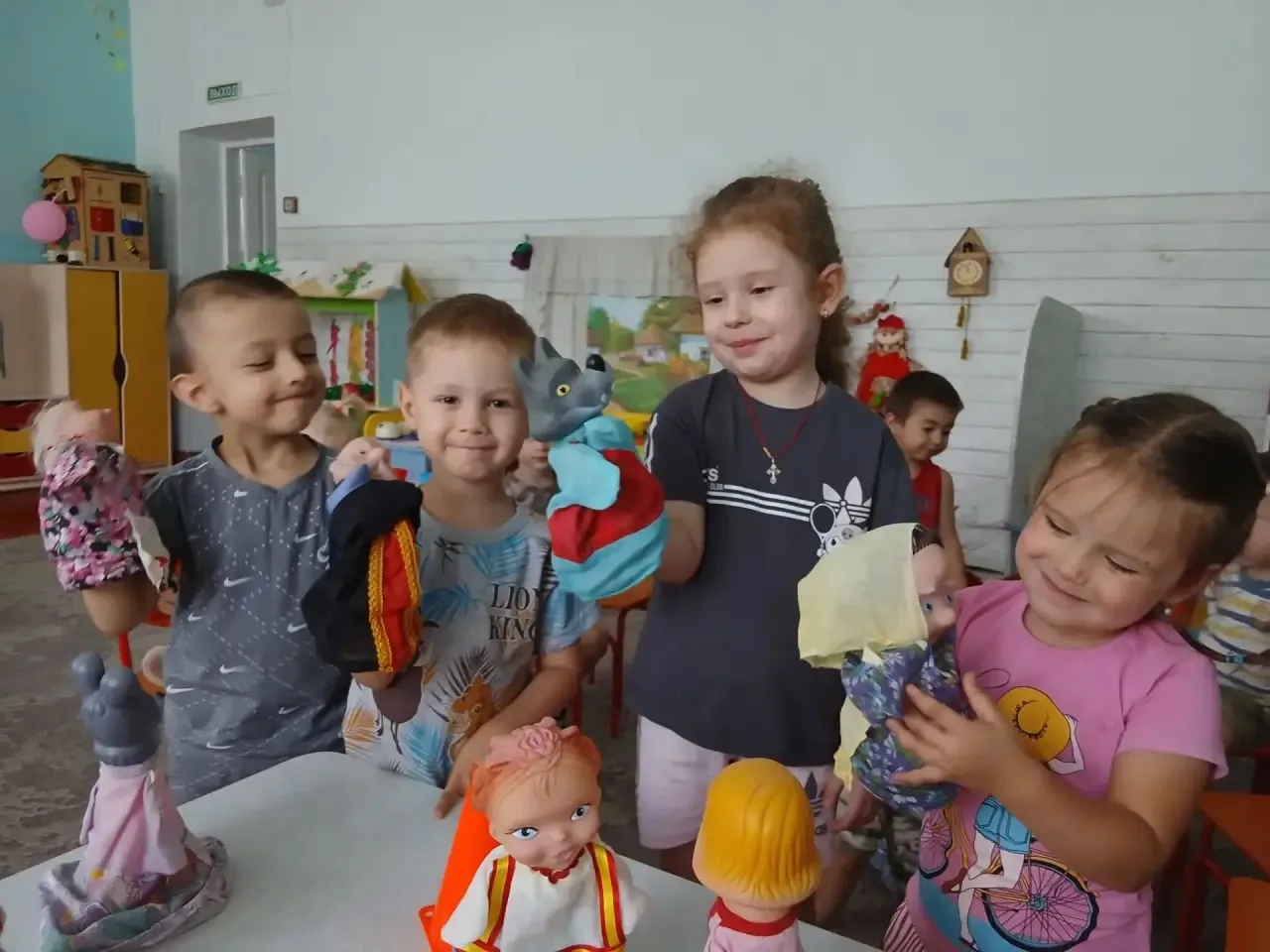 🎭 Театр начинается с игры!✨

В младшей группе нашего детского сада прошла увлекательная театрализов