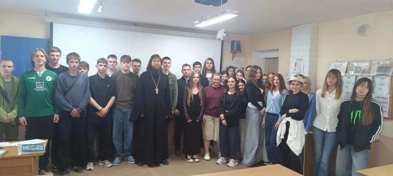 ⚪️Для студентов первого курса священник Константин Белый провел тематическое мероприяти...