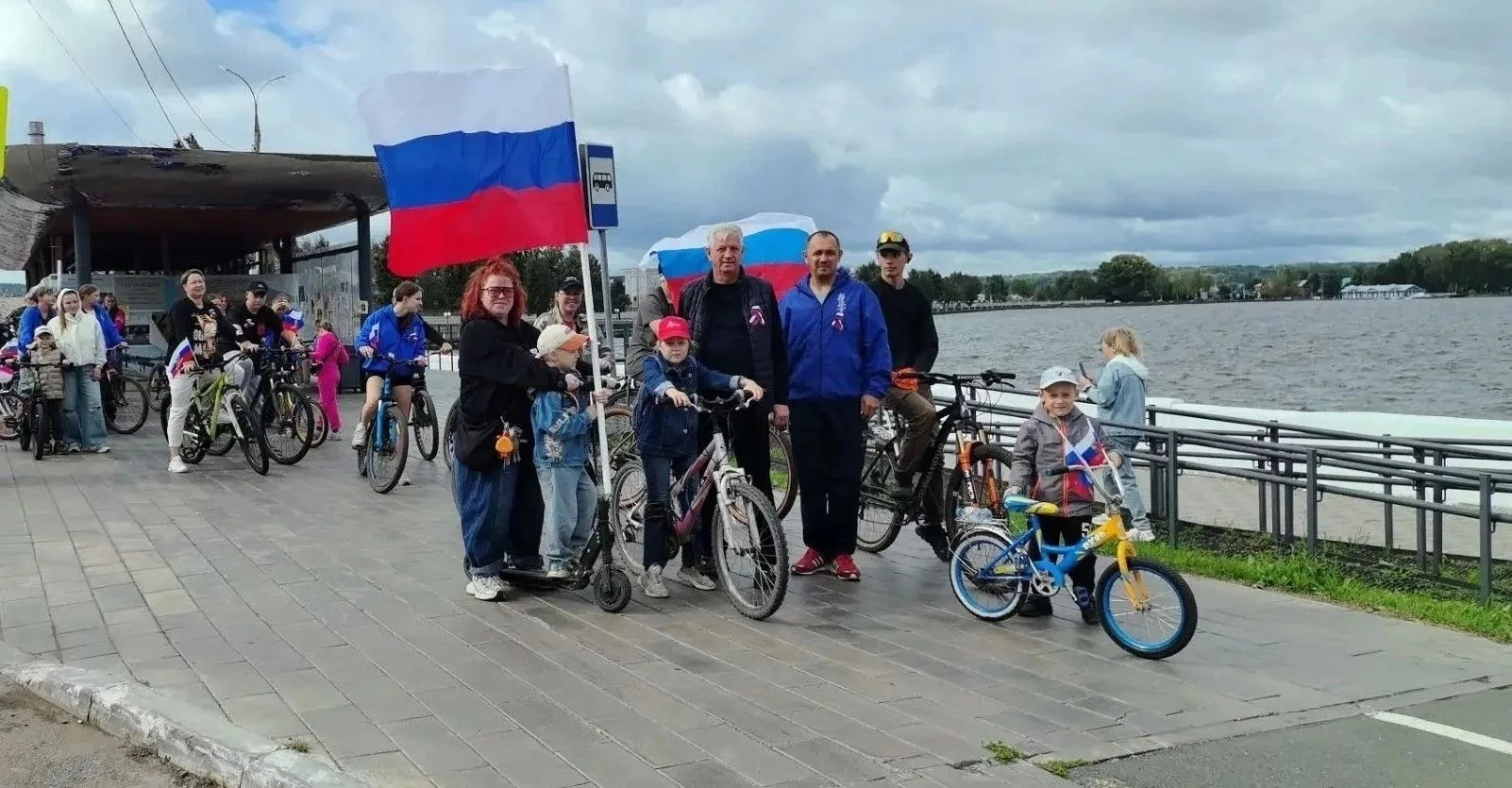 🇷🇺 В Воткинске по традиции отметили День Государственного флага России масштабным вел...