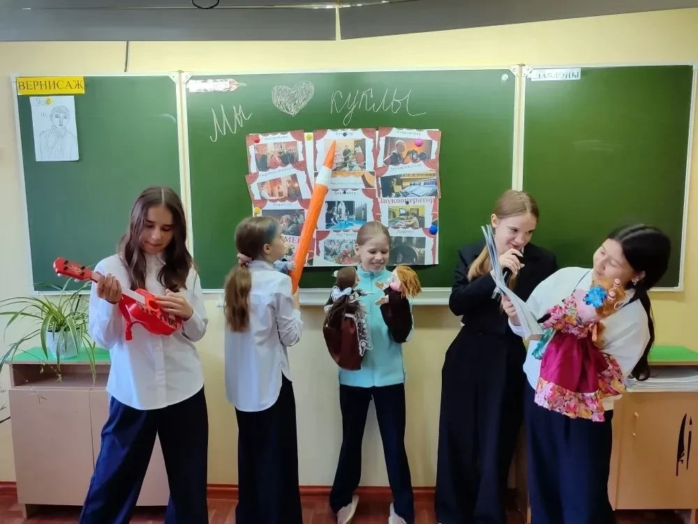 🎭 Экскурсия в Школьный театр! Сегодня мы побывали в гостях у школьного кукольного театра.   Руководи