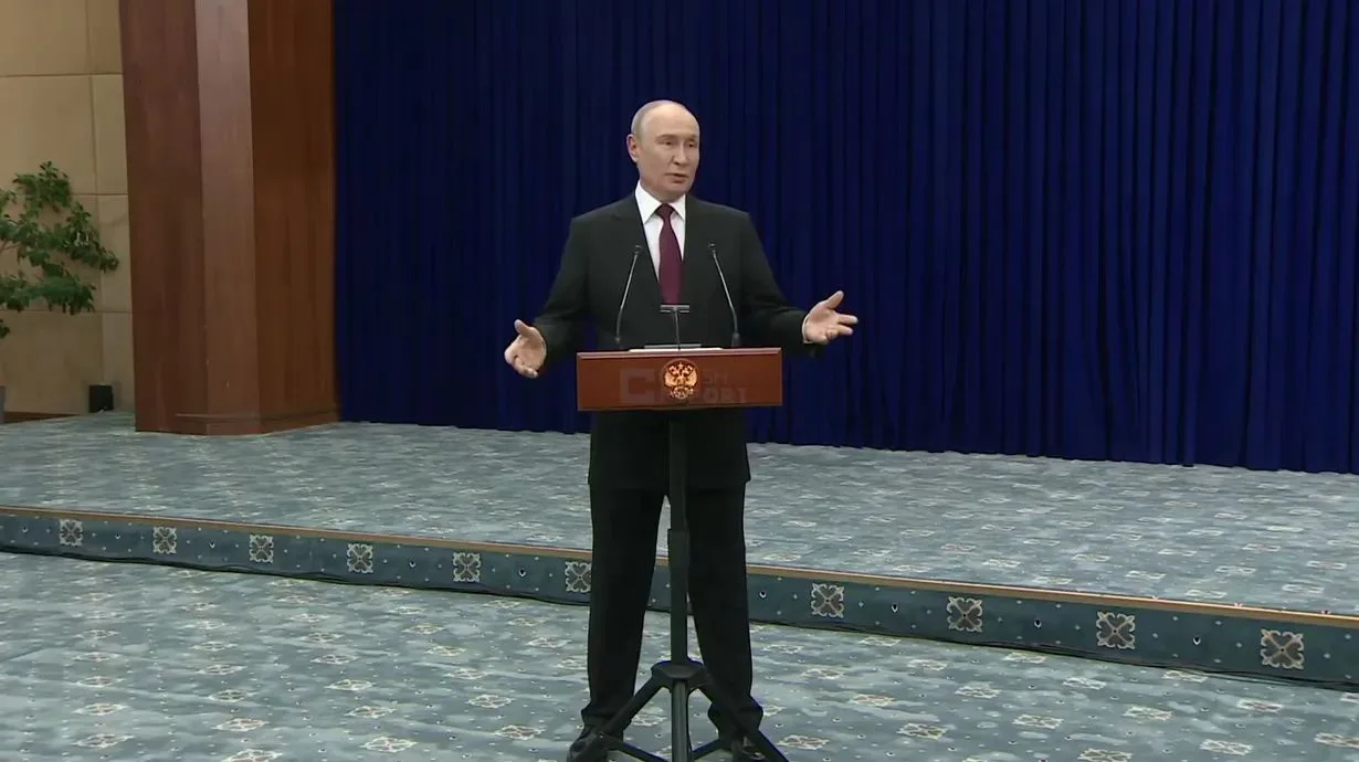 ПУТИН: России осталось отремонтировать 10% поврежденных НПЗ.