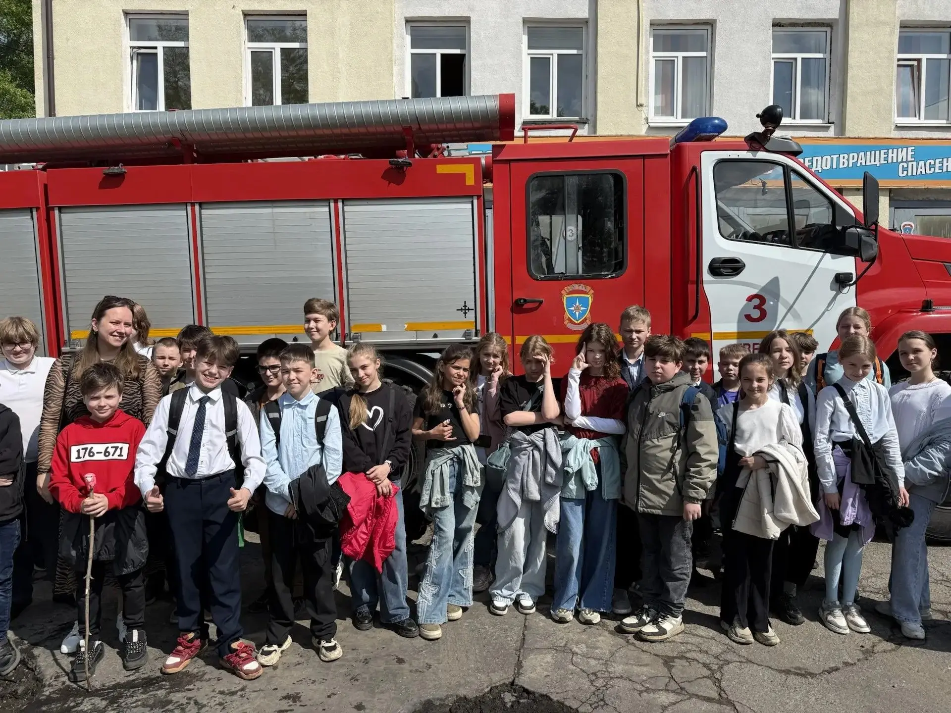 Экскурсия в пожарную часть   15 мая обучающиеся 5В класса посетили Пожарно-спасательную часть №3. Це