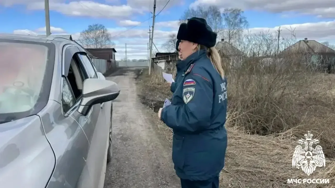 🤝🏽 Правила безопасности — каждому дому   🔹 Сотрудники МЧС России совместно с участниками движения «П