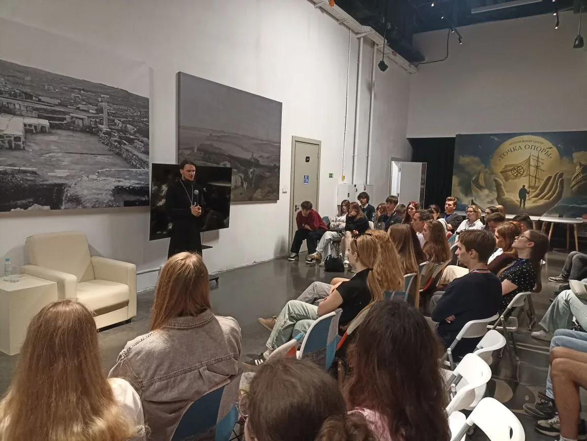 🛥Студенты ДОННУЭТ в «Родной гавани»  На прошлой неделе 30 наших студентов отправились в Севастополь,