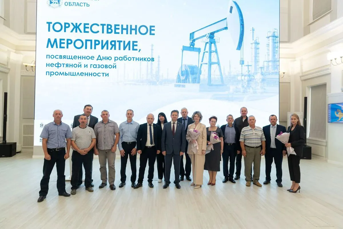 ✨ Уважаемые работники и ветераны нефтяной и газовой  промышленности!💐