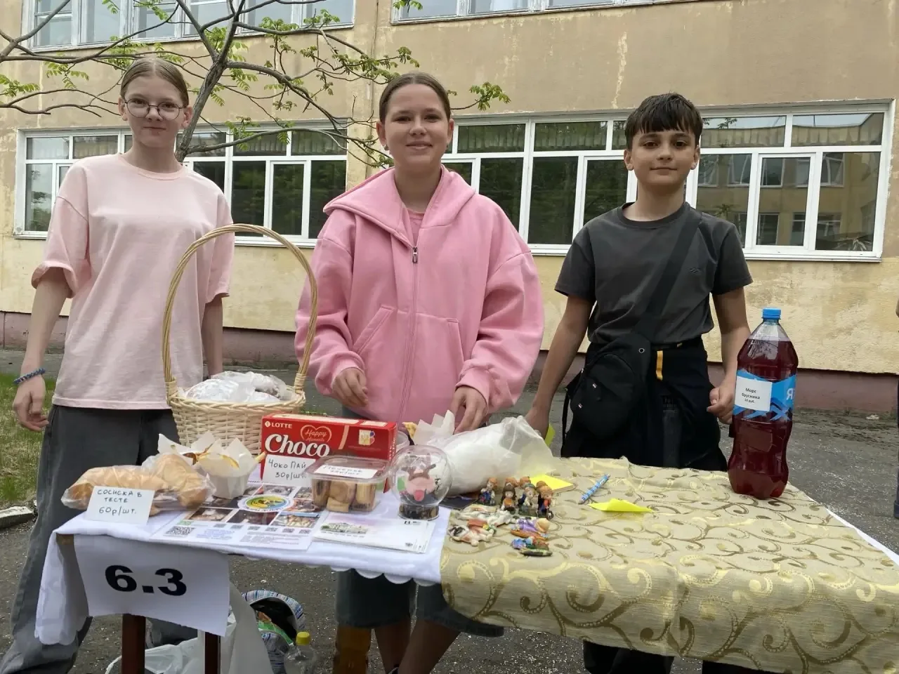 🐶 Ярмарка «Добрый пёс» состоялась! Это было невероятно!  Сегодня наша гимназия превратилась в большо