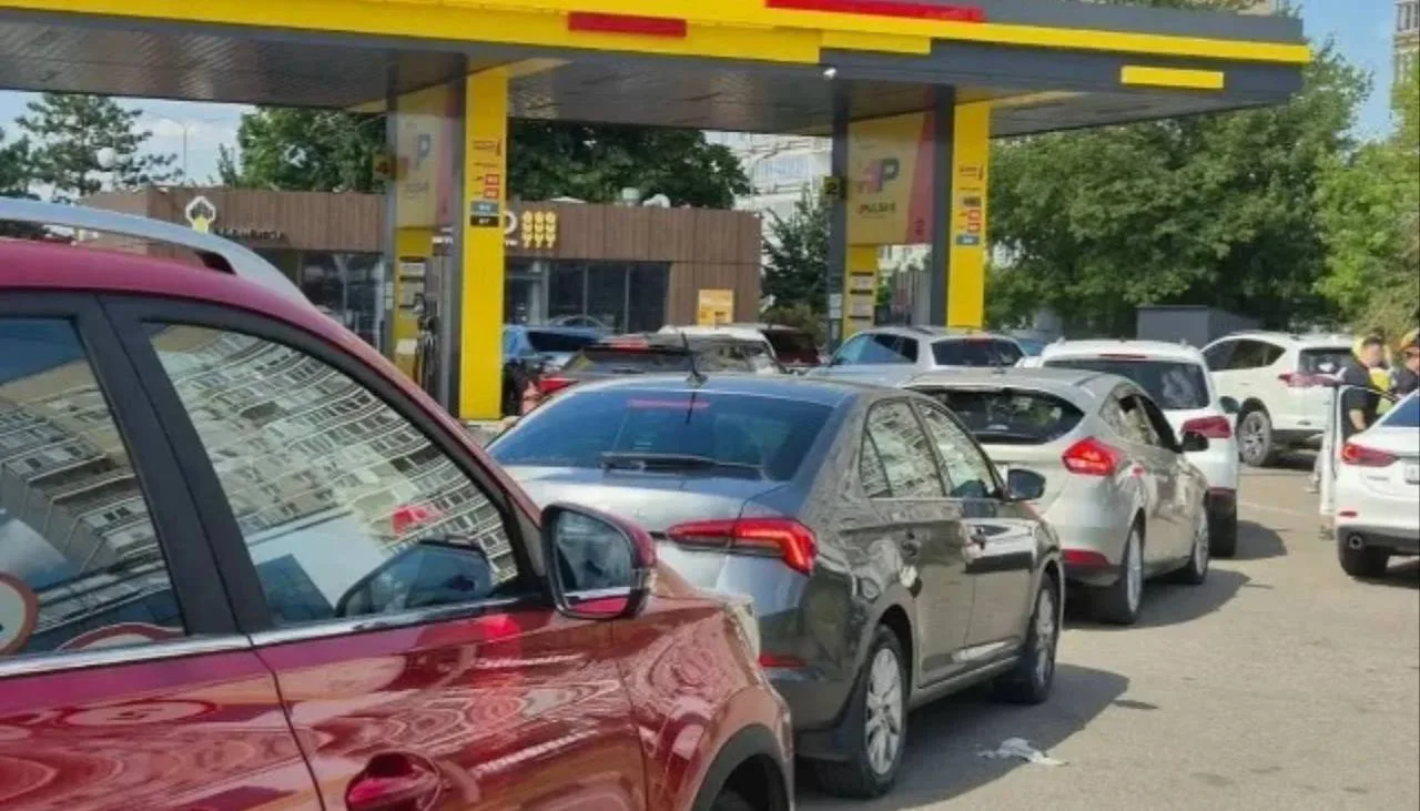 ⛽  В Петербурге не хватает бензина на заправках