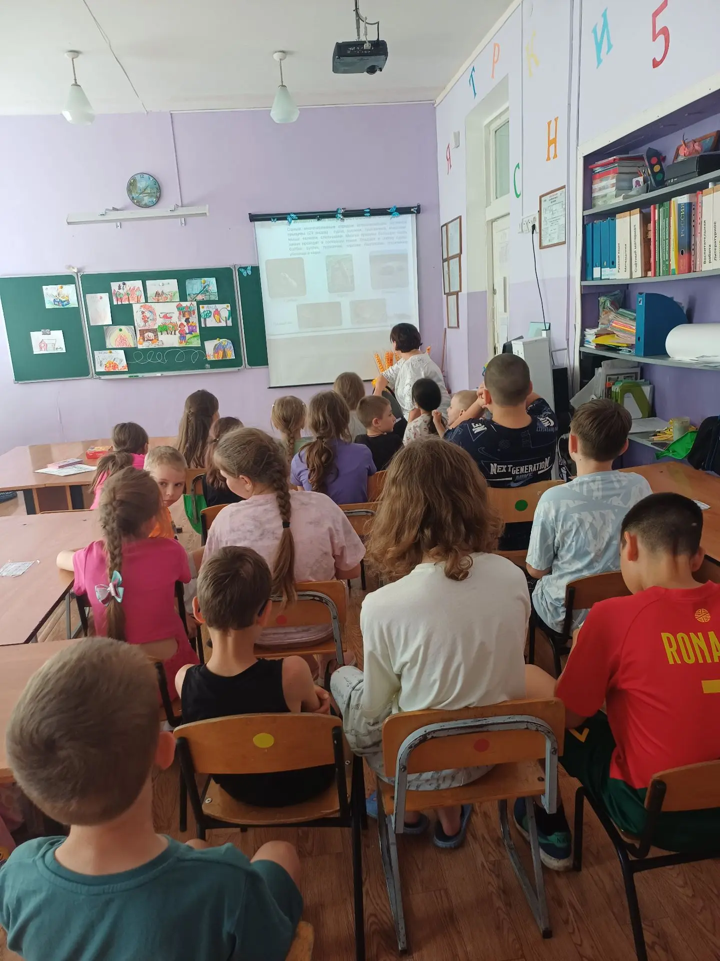 Очередной день в ЛОЛ «Родник» прошёл под девизом: "Я и мои друзья". После традиционной утренней заря