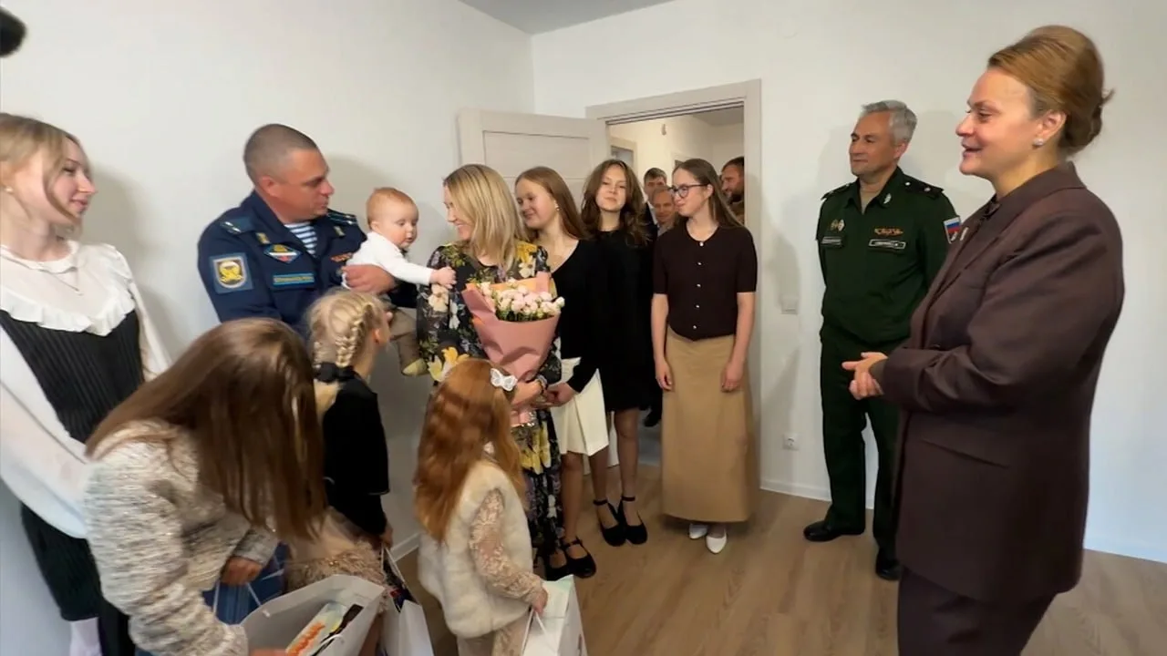 Многодетный военный получил две служебные квартиры в Москве