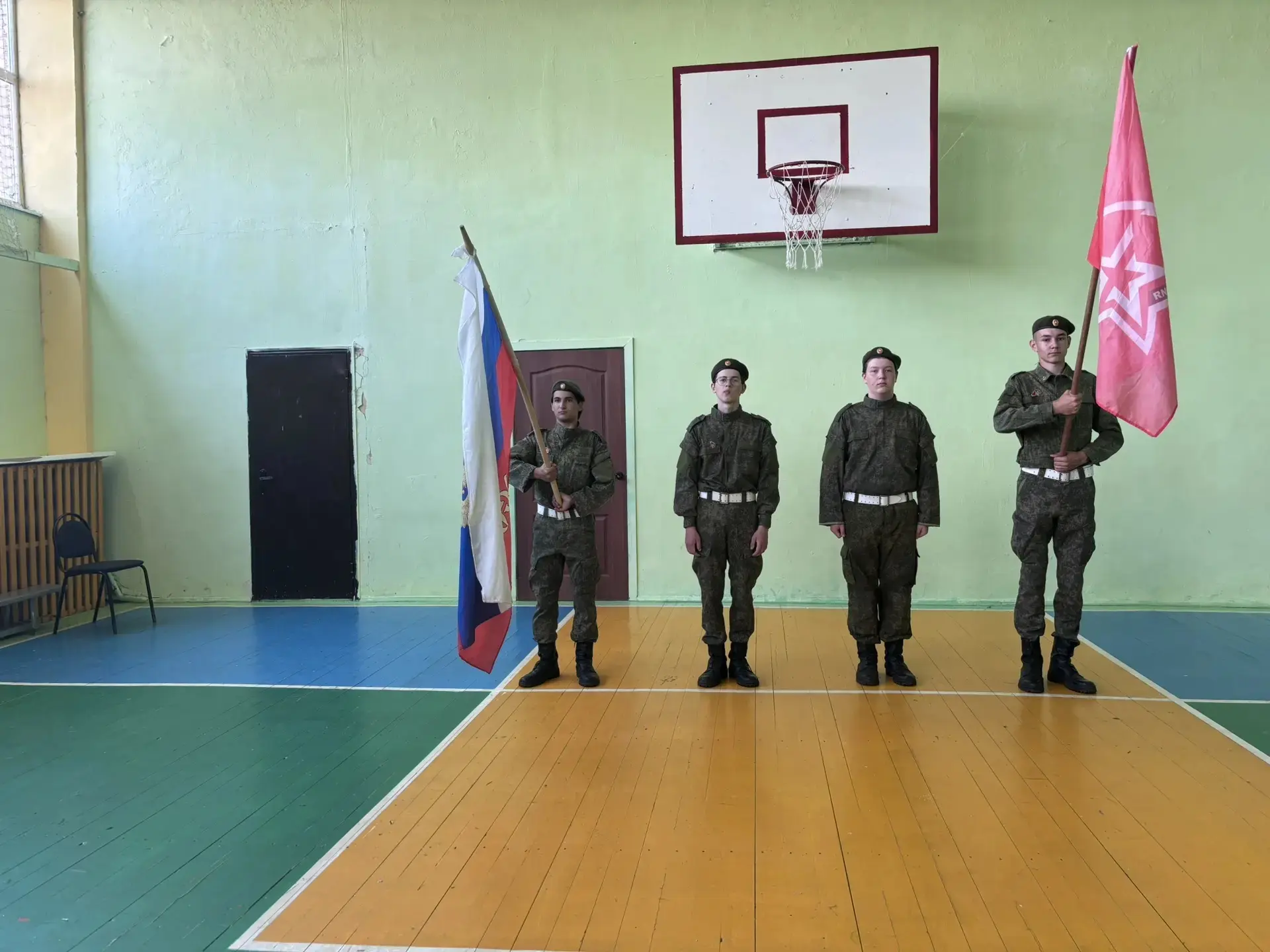 В "МУРАВЕЙНИКЕ" СОСТОЯЛСЯ СМОТР СТРОЯ И ПЕСНИ

В детском оздоровительном лагере «Муравейник» идёт по