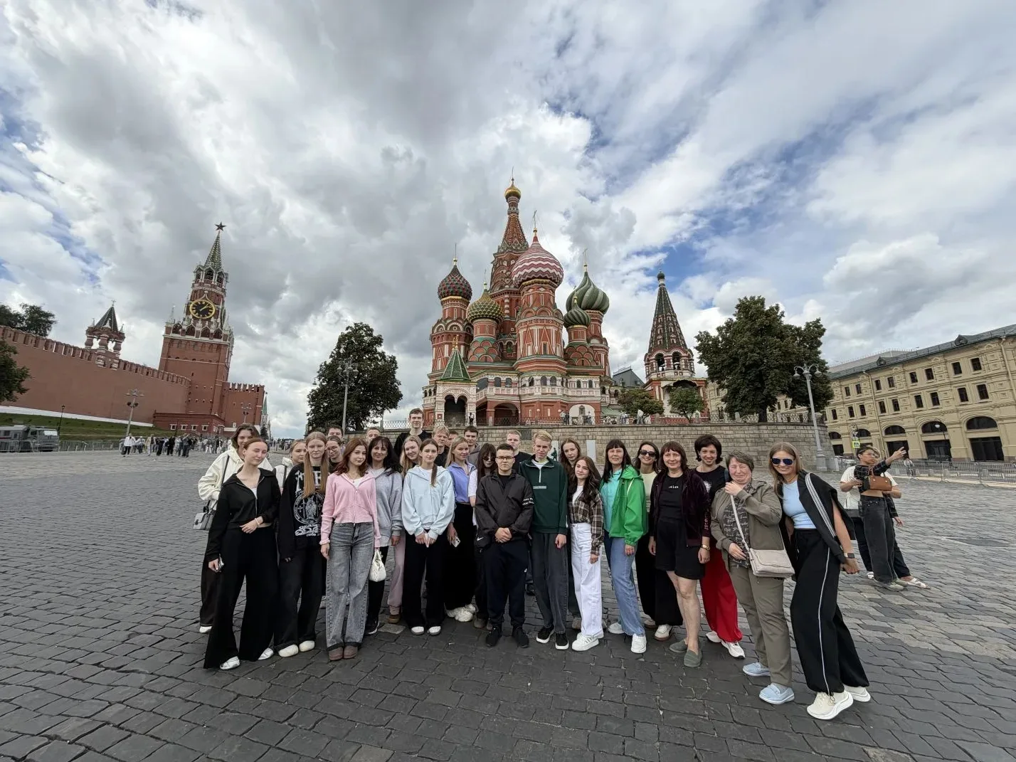 🇷🇺Выпускной в Москве💥

Тебе 17 лет, позади ЕГЭ и вручение аттестатов, и ты с одноклассниками в Мо