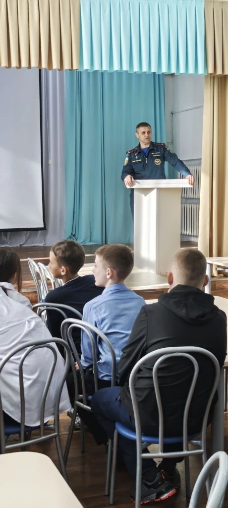 16 марта ученики 5–11 классов встретились с государственным инспектором по охране леса ...