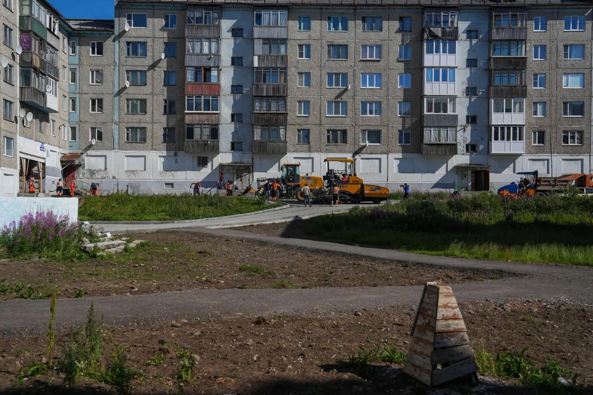 В Воркуте приступили к асфальтированию дворовых территорий