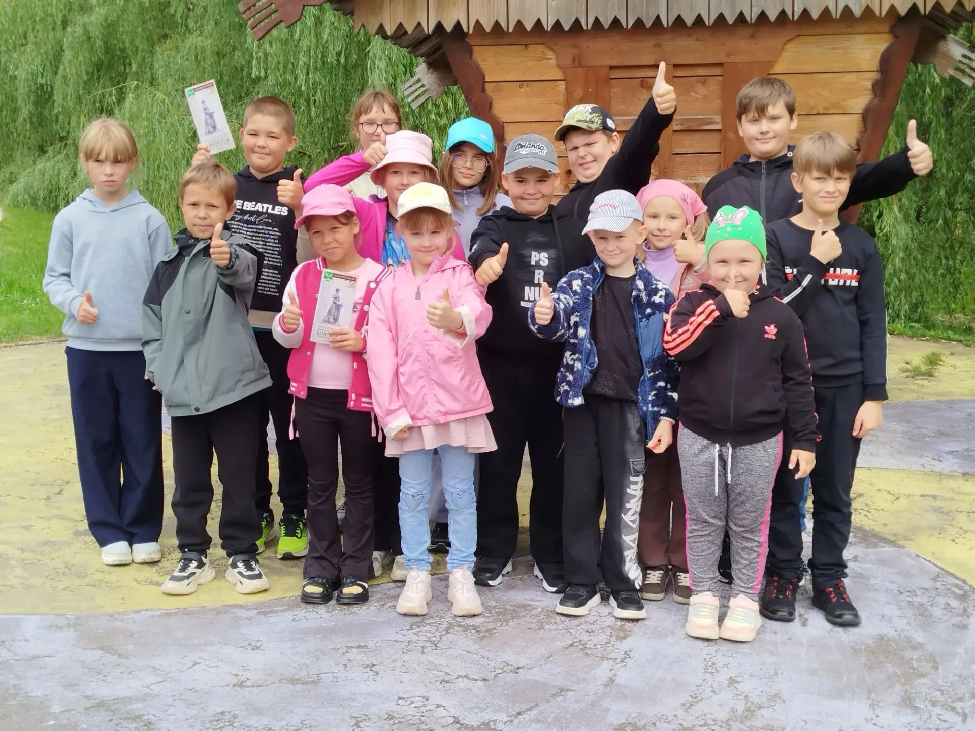 🌳 Приключения в городском парке: Квест-игра для лагеря "Радуга"

Ребята из лагеря "Радуга" совершил