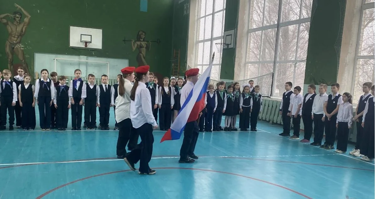 Линейка, посвящённая началу нового трека программы «Орлята России». Участниками стали ученики 3–4-х 