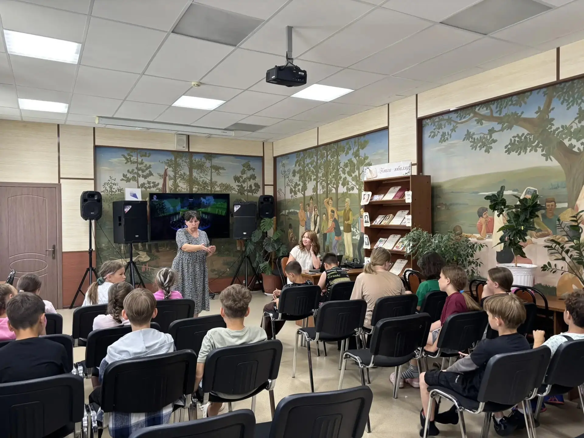 Сегодня ребята из пришкольного лагеря ходили в Центральную библиотеку, где для них провели познавате