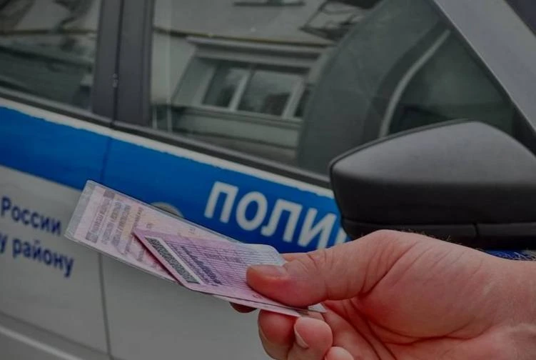 Женщина предстанет перед судом за использование поддельных водительских прав