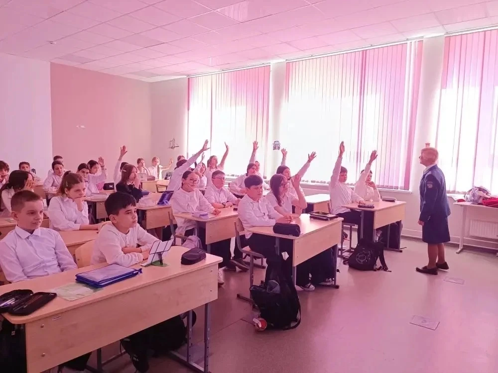 ⚡ НАЛОГИ - ЭТО НЕ СТРАШНО, А ВАЖНО!    В Новогореловской школе прошёл по-настоящему полезный и увлек