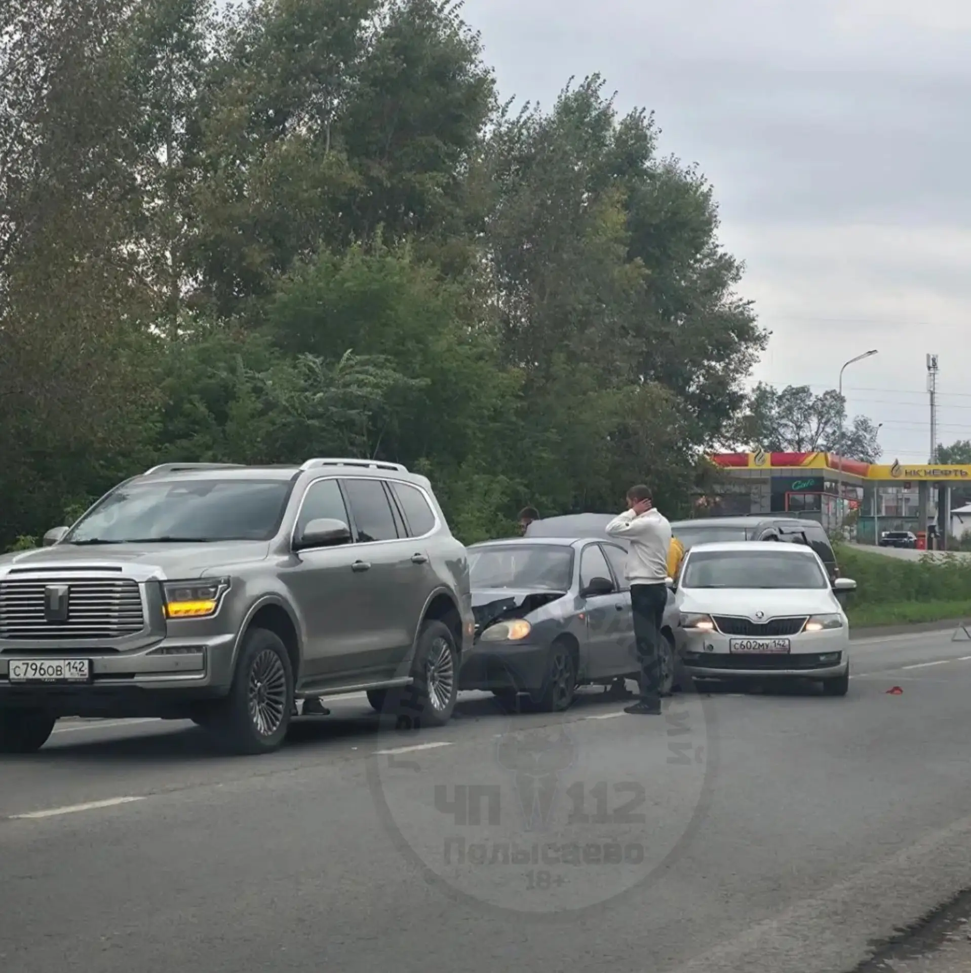 Из-за жёстких очередей на заправках в Ленинске-Кузнецком уже случаются ДТП.