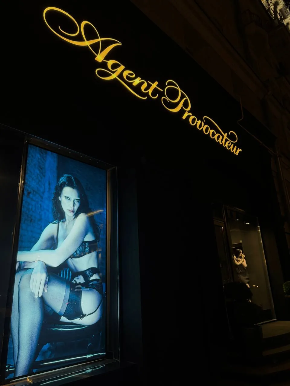 Вечером заглянули в любимый Agent Provocateur за подарком 🌟