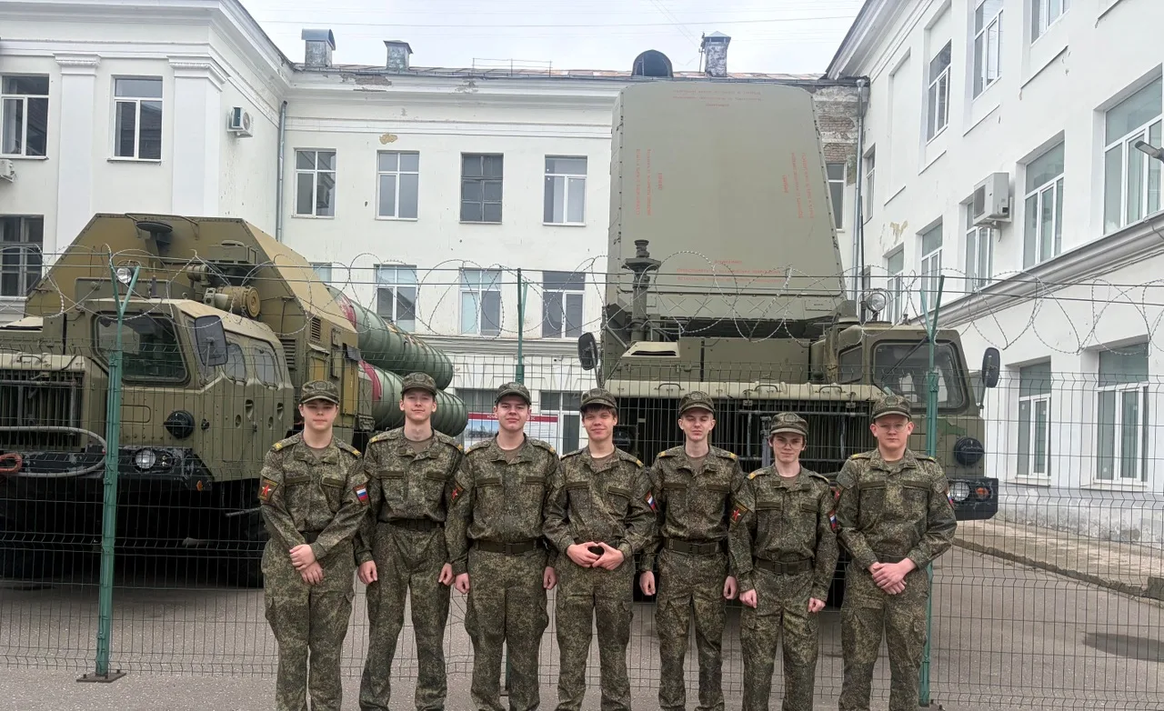 🪖🇷🇺В мае прошли пятидневные сборы для десятиклассников в городе Твери, а вчера успеш...