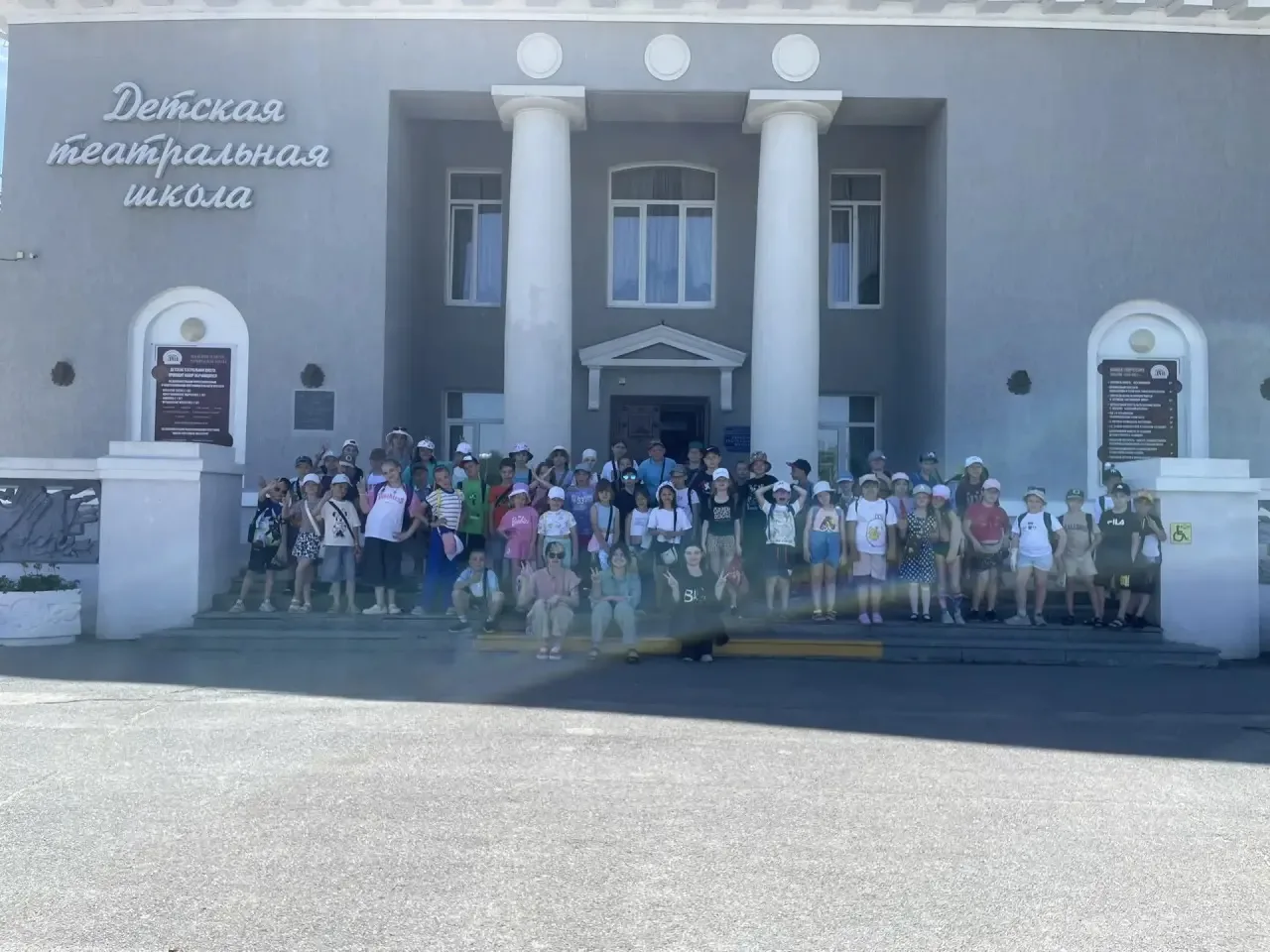 6-й день в лагере «Веселая планета» 🎭

Сегодня наши отряды совершили культурный поход в Детскую теа