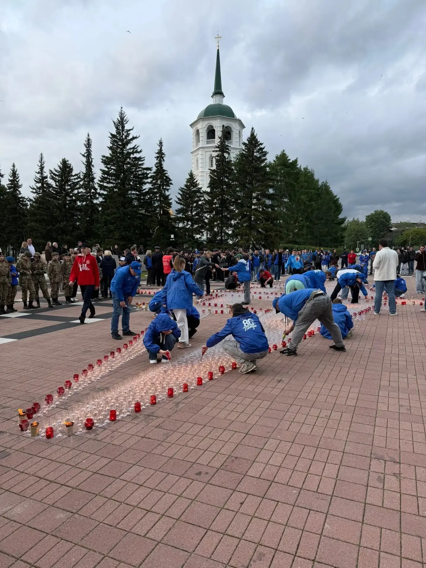 🕯️ Огненный силуэт Ил-4 выложили в Иркутске из 10 тысяч свечей

В преддверии Дня памяти и скорби у 