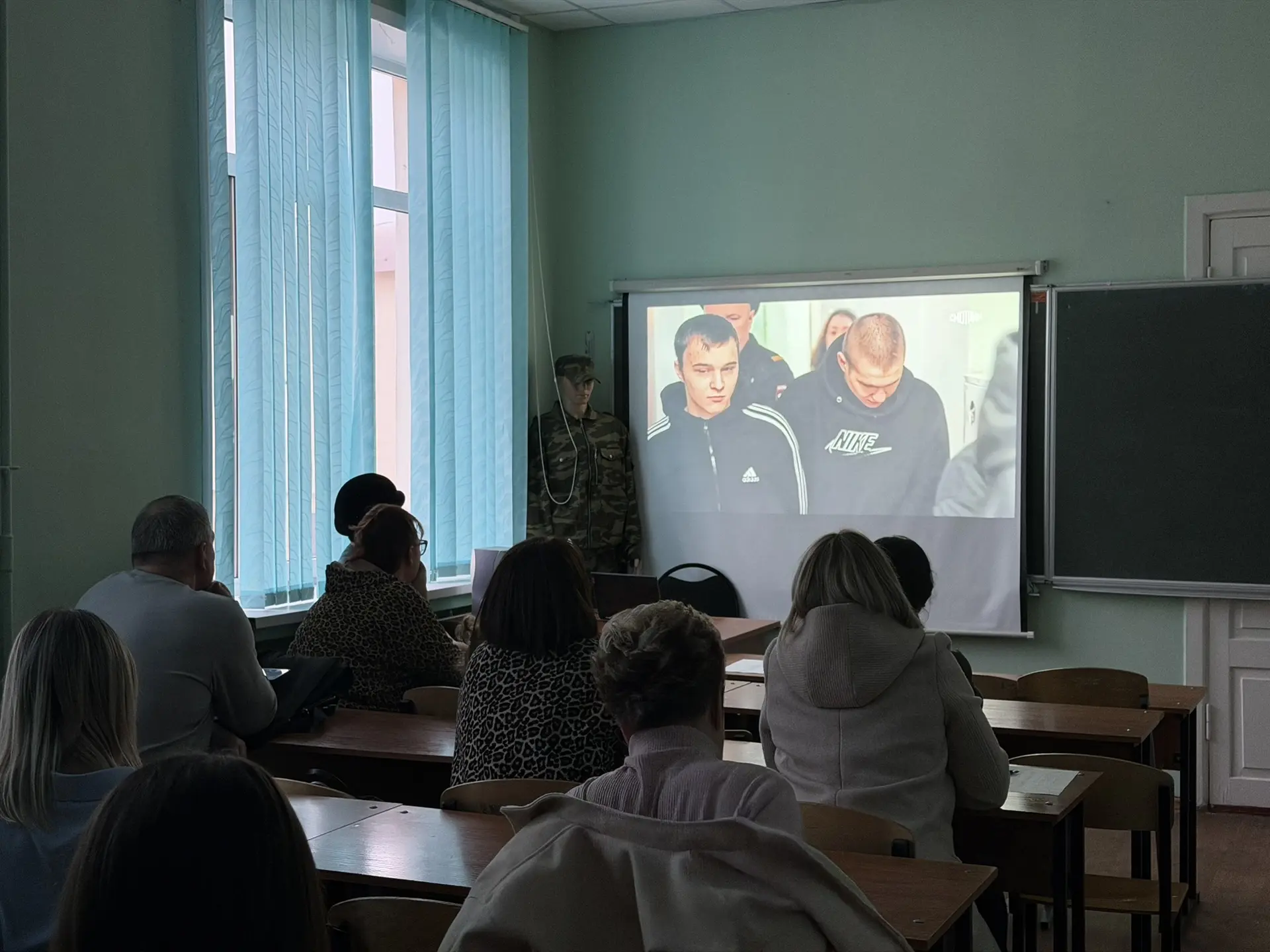 ГДЕ ЗАКАНЧИВАЮТСЯ ОБЕЩАНИЯ И НАЧИНАЕТСЯ ПРЕДАТЕЛЬСТВО? 🎬⚖️  В нашей школе прошел ряд родительских со
