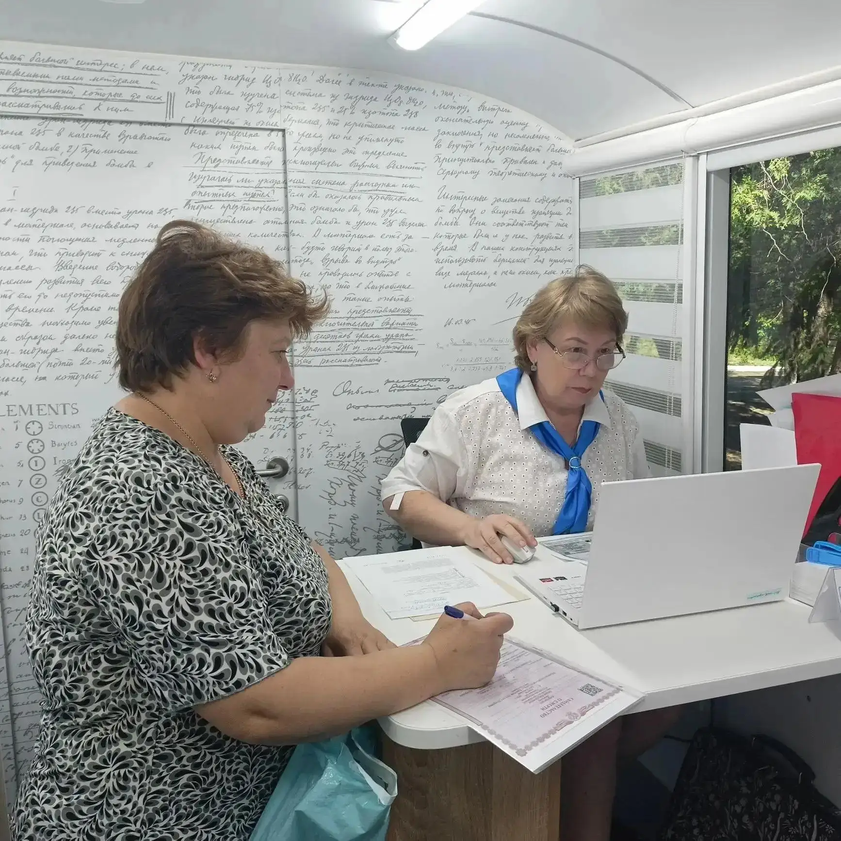 «Энергосбыт Луганск» продолжает внедрять мобильные офисы для удобства жителей региона