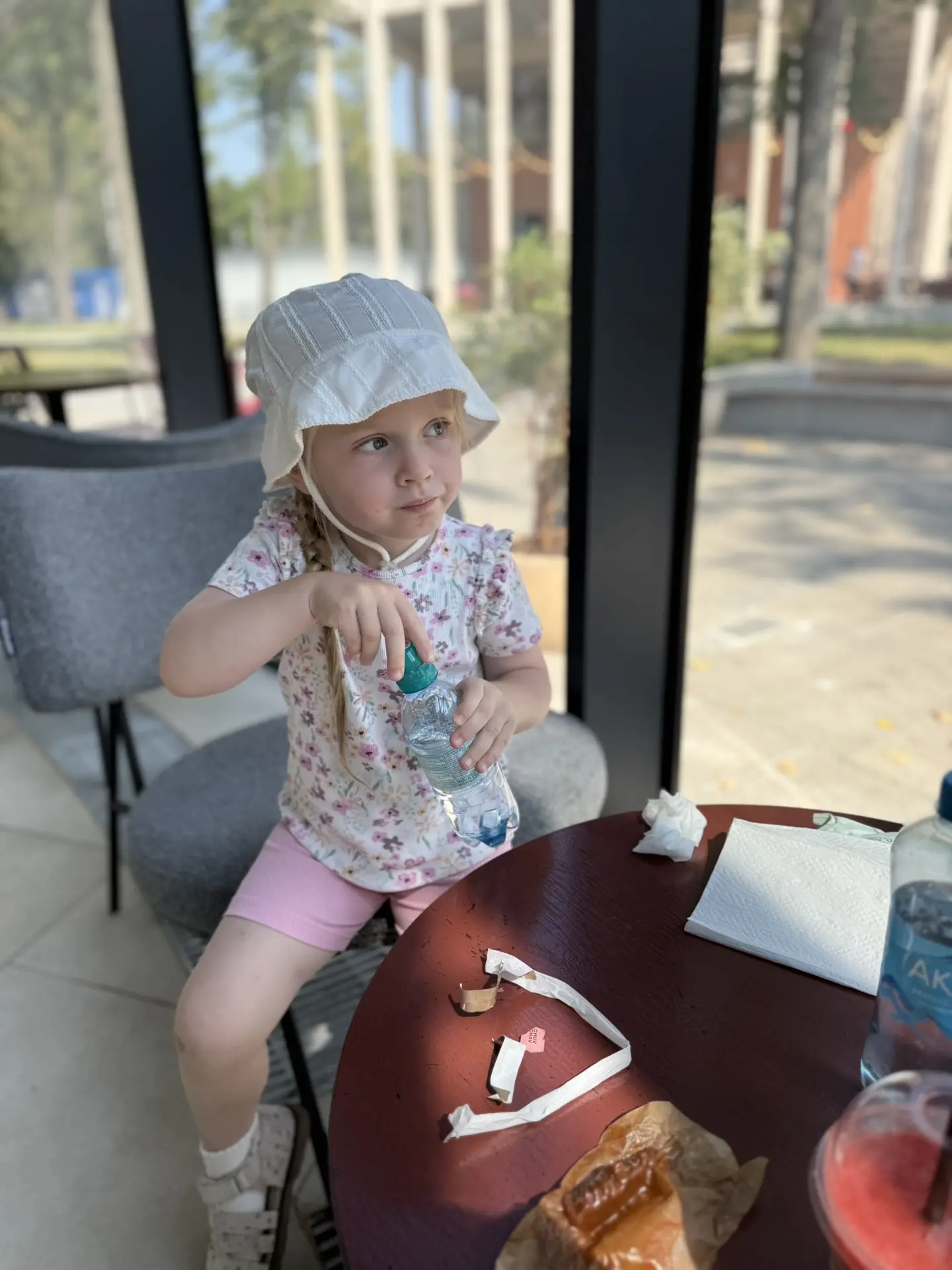 Вспомнила молодость, зашли в Stars Coffee, это бывший Starbucks 🙈

Раньше часто ходили, еженедельно