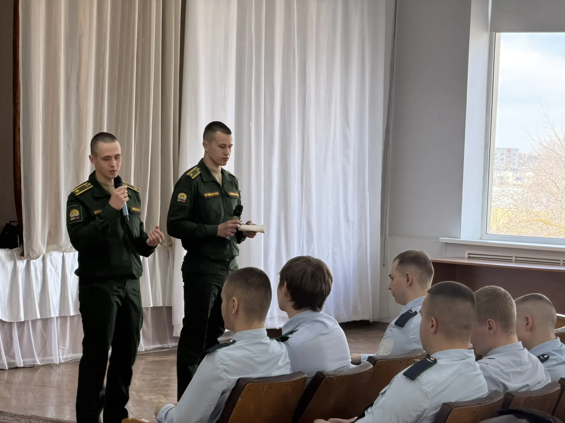 В техникуме в рамках профориентации прошла встреча студентов с курсантами Военной академии материаль