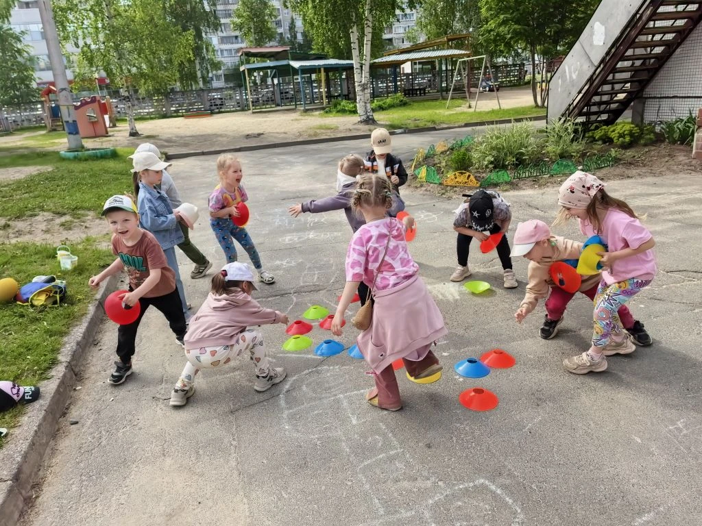Лето — это маленькая жизнь! ☀️🌿

Наши ребята знают: чтобы лето прошло ярко, нужно как можно больше 
