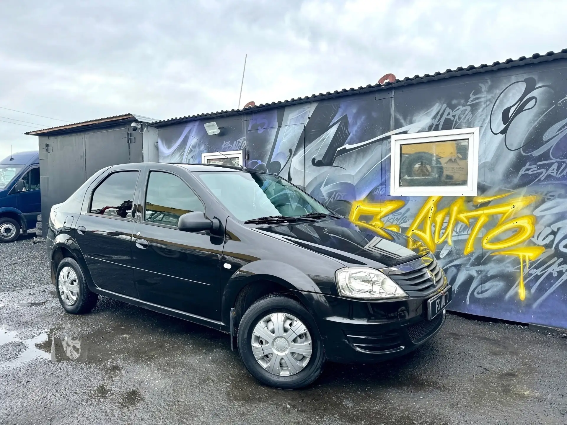 В продаже Renault Logan 2012 года выпуска.