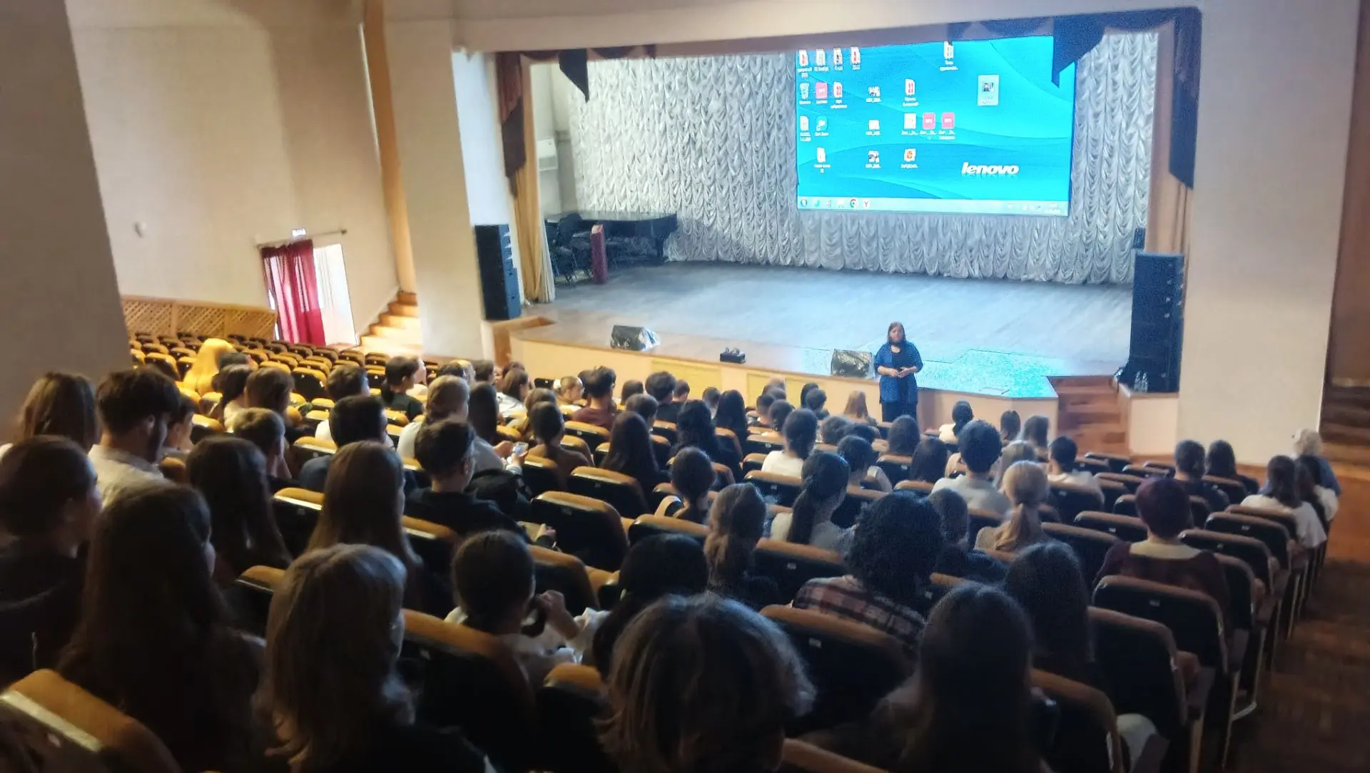 🎓 В большом зале нашего колледжа прошла важная встреча студентов с представителем Цент...