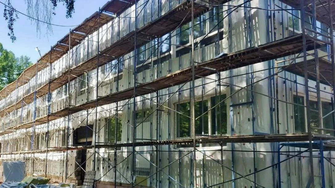 🛠️ В Подольске на 50% завершили капитальный ремонт дошкольного отделения школы №12  Работы на улице 