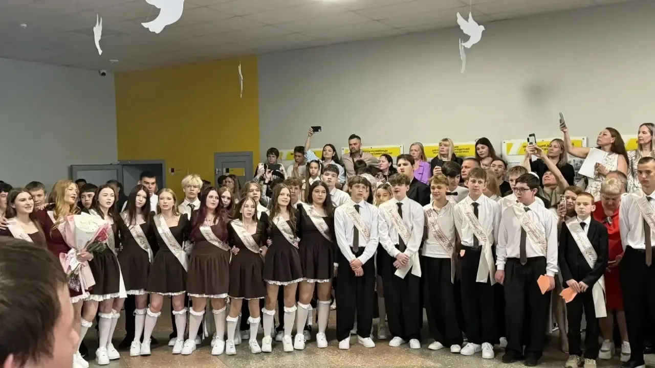 🔔 Последний звонок: волнительный старт во взрослую жизнь!