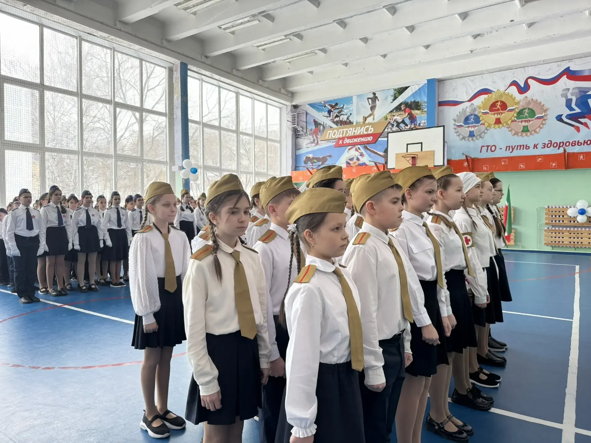Равнение на героев! 🎖️  20 февраля в нашей школе было особенно шумно и волнительно! Прошел парад «См