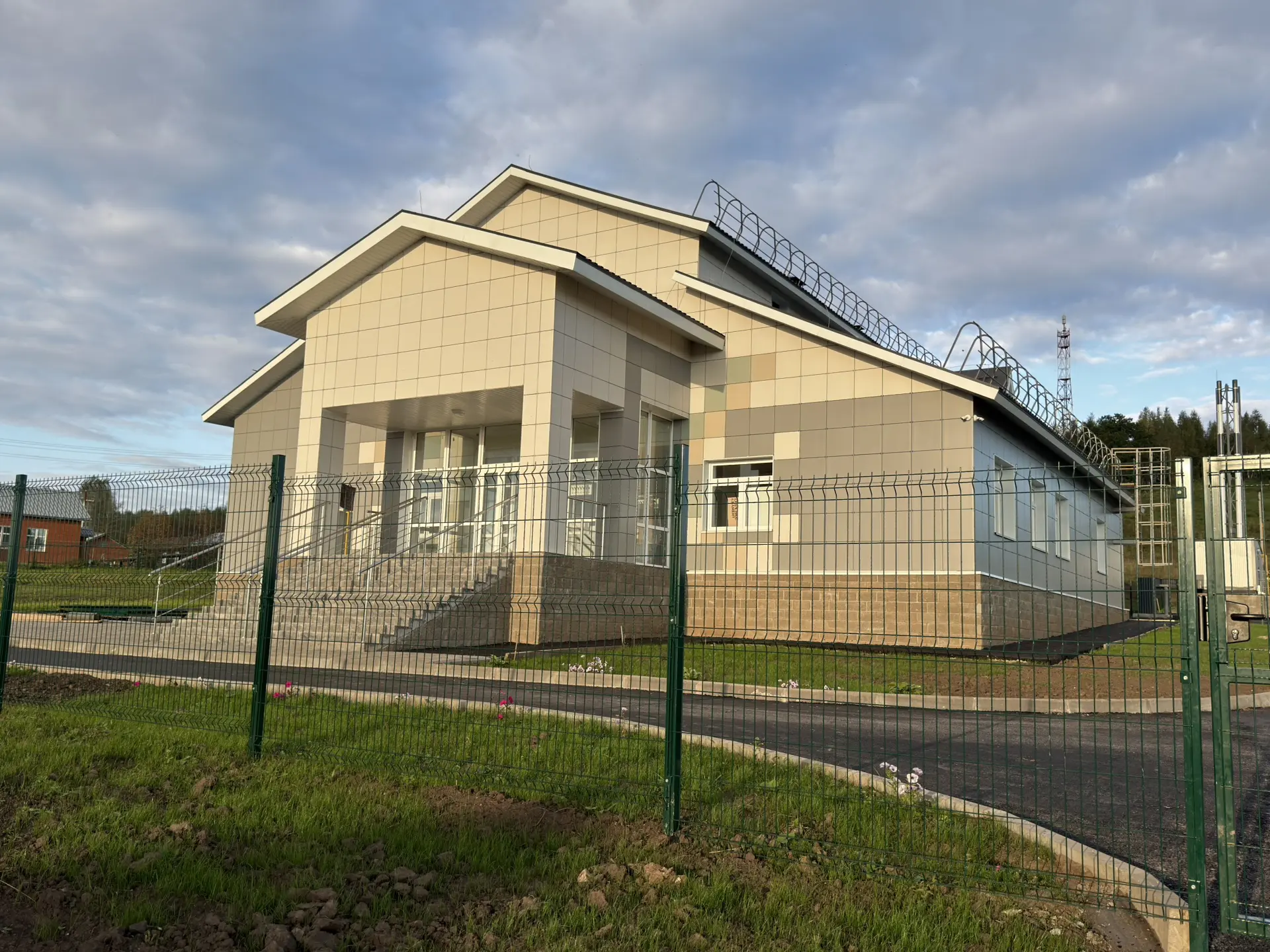 🏗️ Посетил строящийся сельский Дом культуры в деревне Новые Казанчи. На месте посмотре...