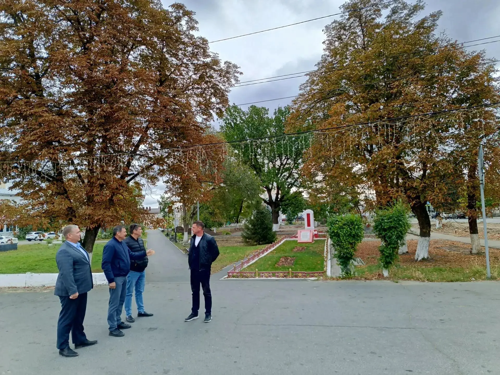 🌳 Глава района Сергей Егоров рассказал о планах по обновлению центрального сквера Вольска