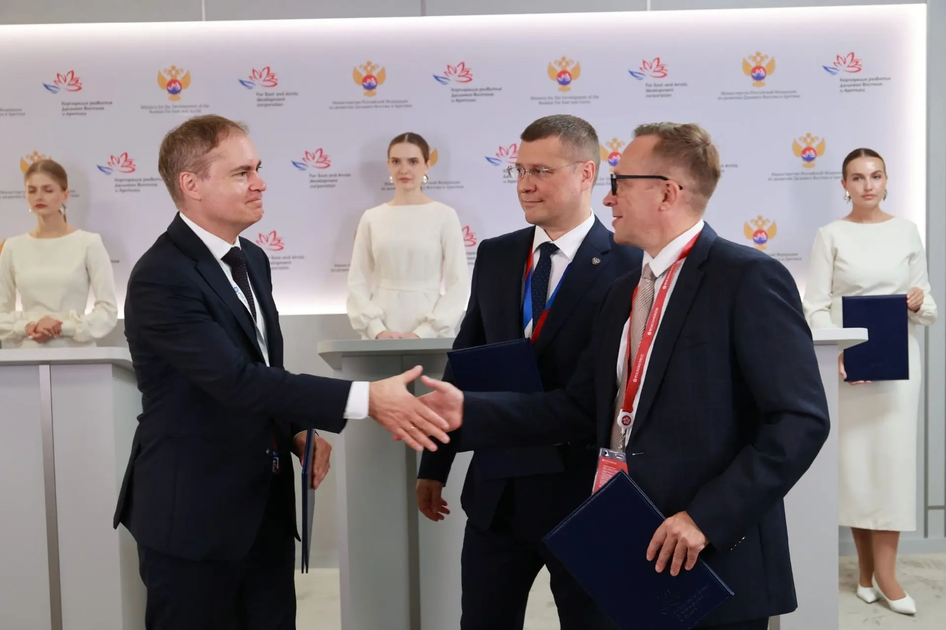 На XI Восточном экономическом форуме во Владивостоке подписано соглашение о строительст...