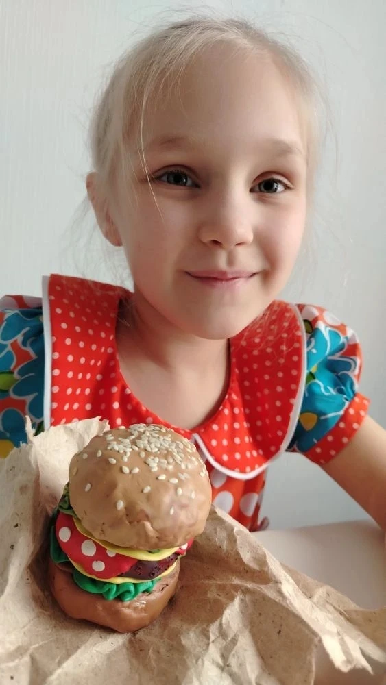 Шикарный бургер у Наденьки))