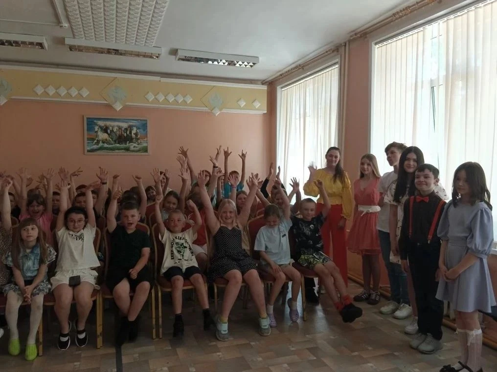 Концерт, который зарядил на весь день! ⚡️🎶8 июня в нашем пришкольном лагере "Огонёк" был наполнен н