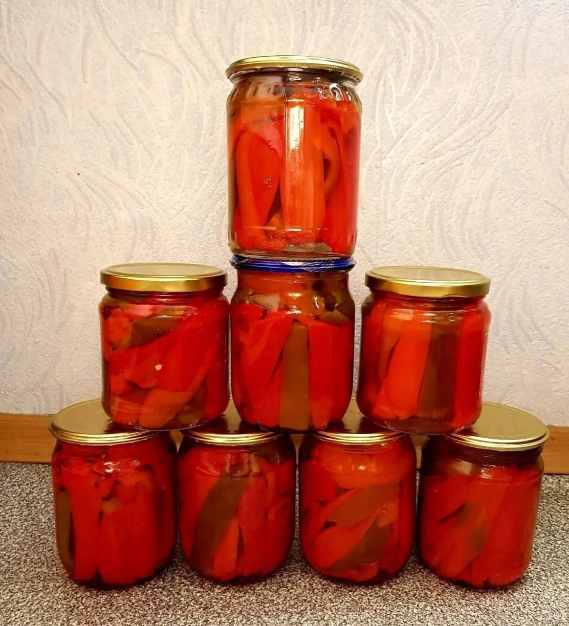 Перец в сладком маринаде для зимы 🌶️ 

Ингредиенты:

Перец сладкий — 2–2,5 кг
Вода — 1 л
Сахар — 1,