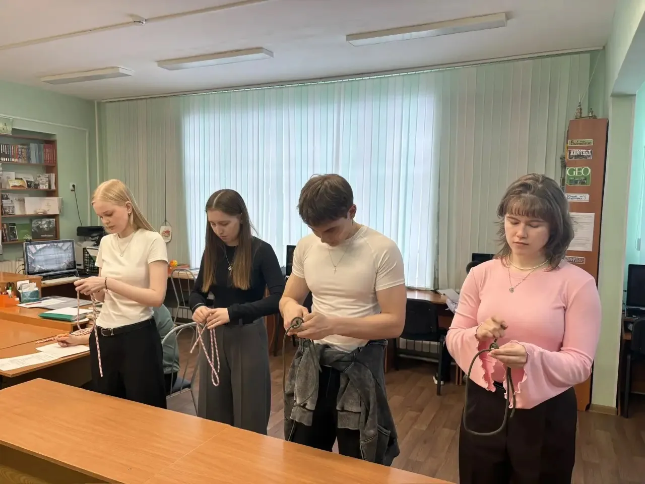 Турнир по вязанию туристских узлов  Окончание 3-й четверти в нашей школе было отмечено Турниром по в