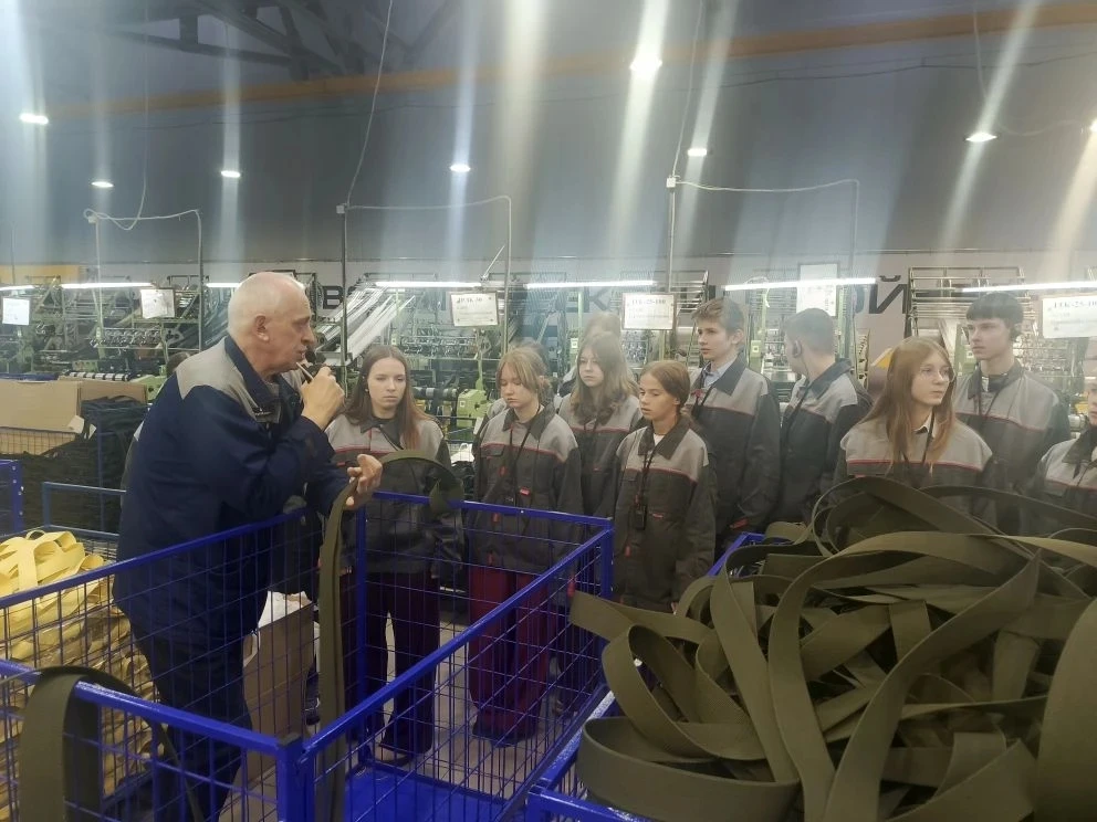 📢 Профориентация в действии: 8А на заводе «Труд» 🏭  Восьмиклассники Приокского района продолжают зна