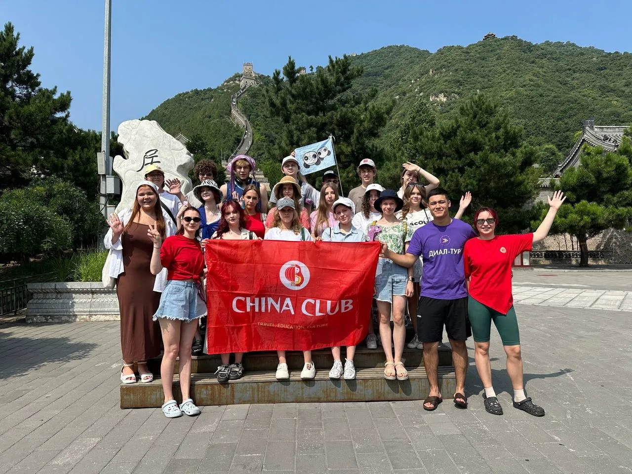 🇨🇳 В туре От Пекина до моря сегодня была Китайская стена — от вида захватывает дух! Н...