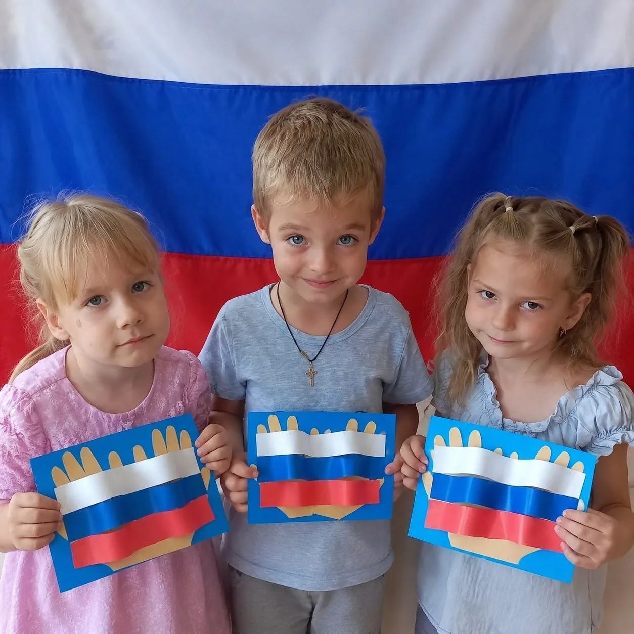 🇷🇺 В преддверии Дня Государственного флага Российской Федерации в группе «Пчёлки» про...