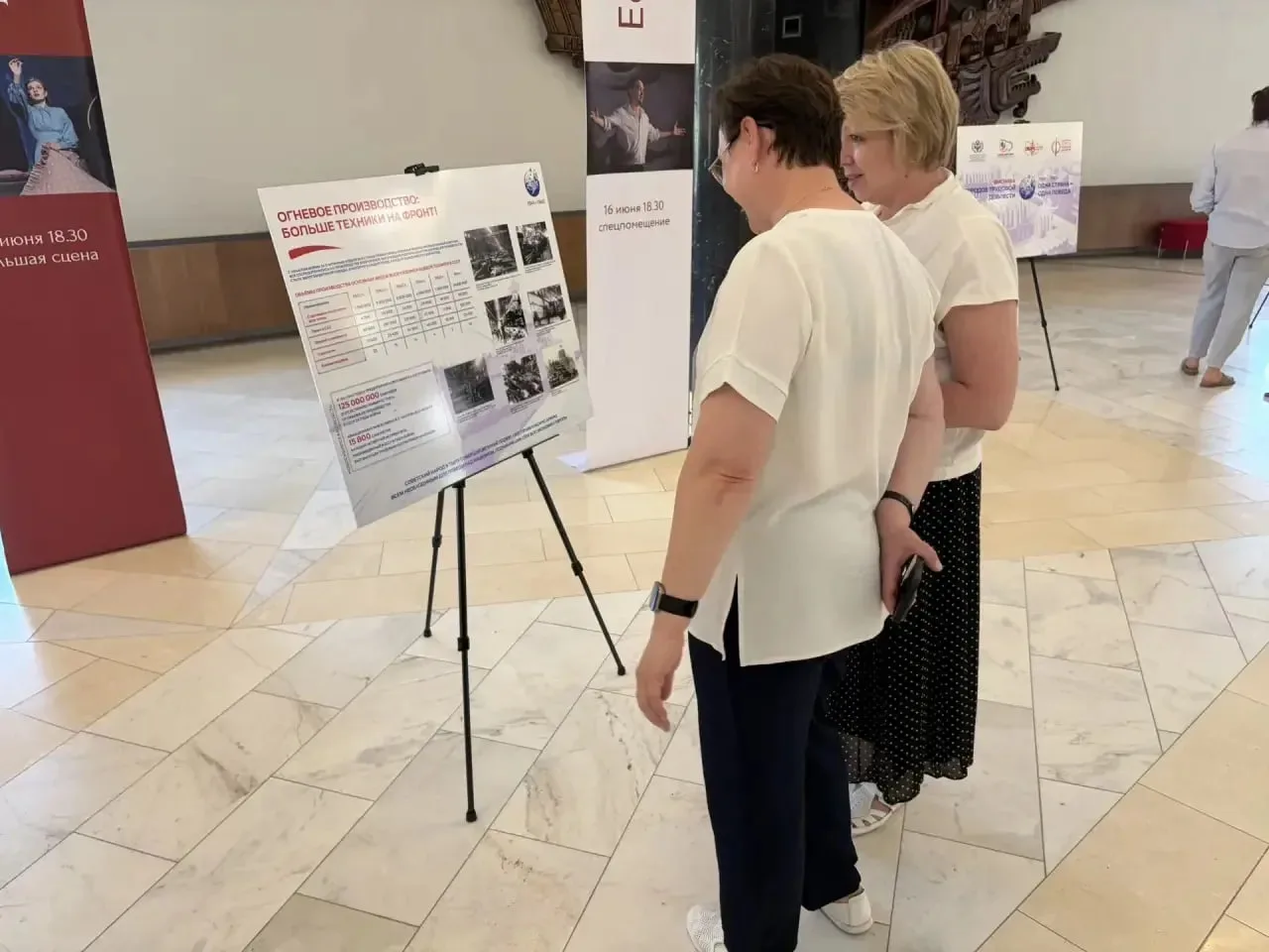#Новости_Регионов 

🔖 В Новосибирском Молодёжном театре «Глобус» открылась выставка «Одна страна — 