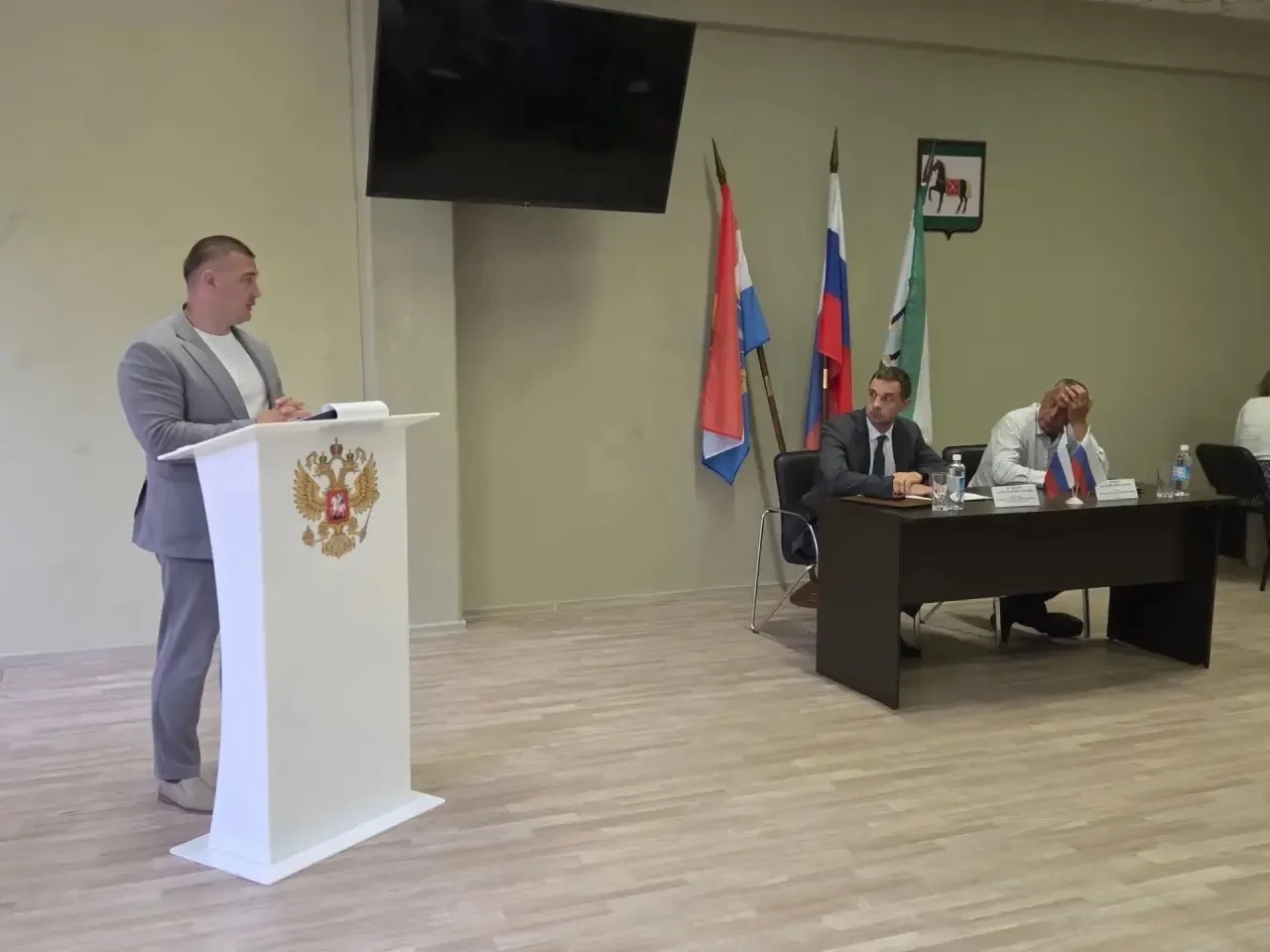 ВРИП Главы Волжского района Александр Кузнецов провел рабочее совещание в Рощинском. Об этом он расс