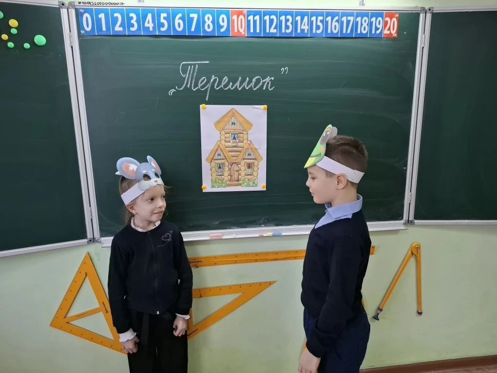 "Дружная команда — в сценке Теремок!"